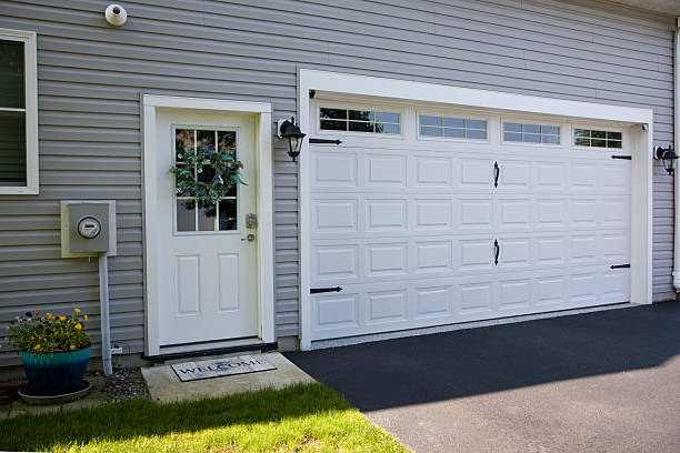 24/7 Emergency Garage Door Panel Replacement experts in Vinton, TX